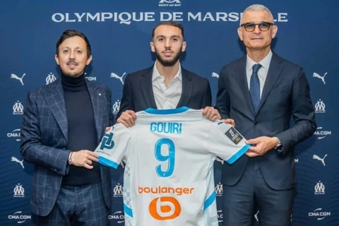 أولمبيك مارسيليا يعلن تعاقده مع الجزائري أمين جويري